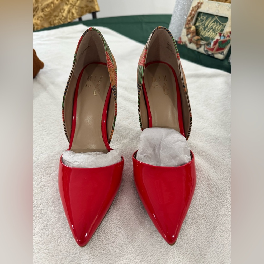 MIX NUMBER SIX RED HEELS SIZE 6M